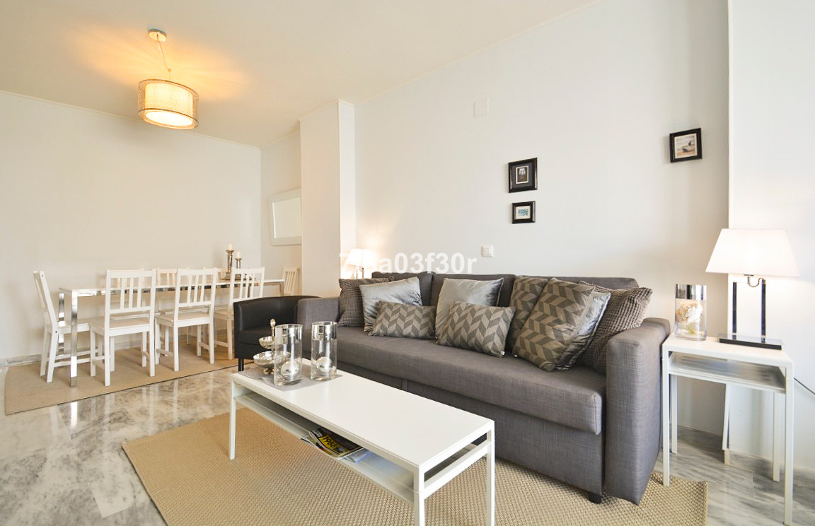 Piso de 2 Dormitorios y 2 Baños en venta en Puerto Banús, Marbella
