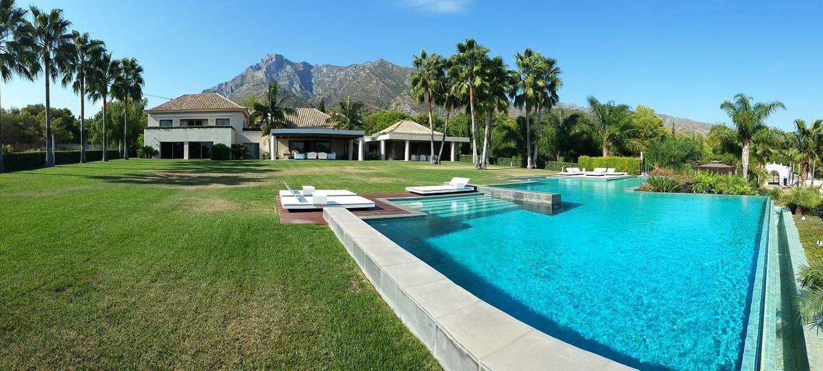 Casa de 9 Dormitorios en venta en Sierra Blanca, Marbella