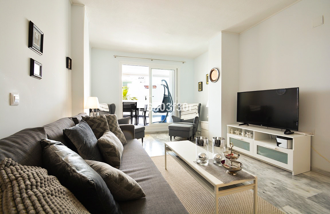 Piso de 2 Dormitorios y 2 Baños en venta en Puerto Banús, Marbella