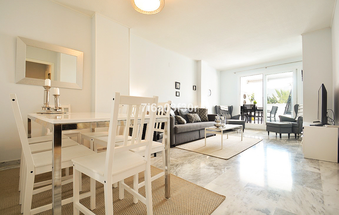 Piso de 2 Dormitorios y 2 Baños en venta en Puerto Banús, Marbella