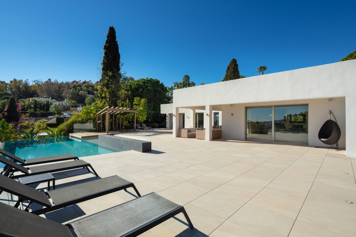 Casa de 6 Dormitorios y 5 Baños en venta en Nueva Andalucía, Marbella