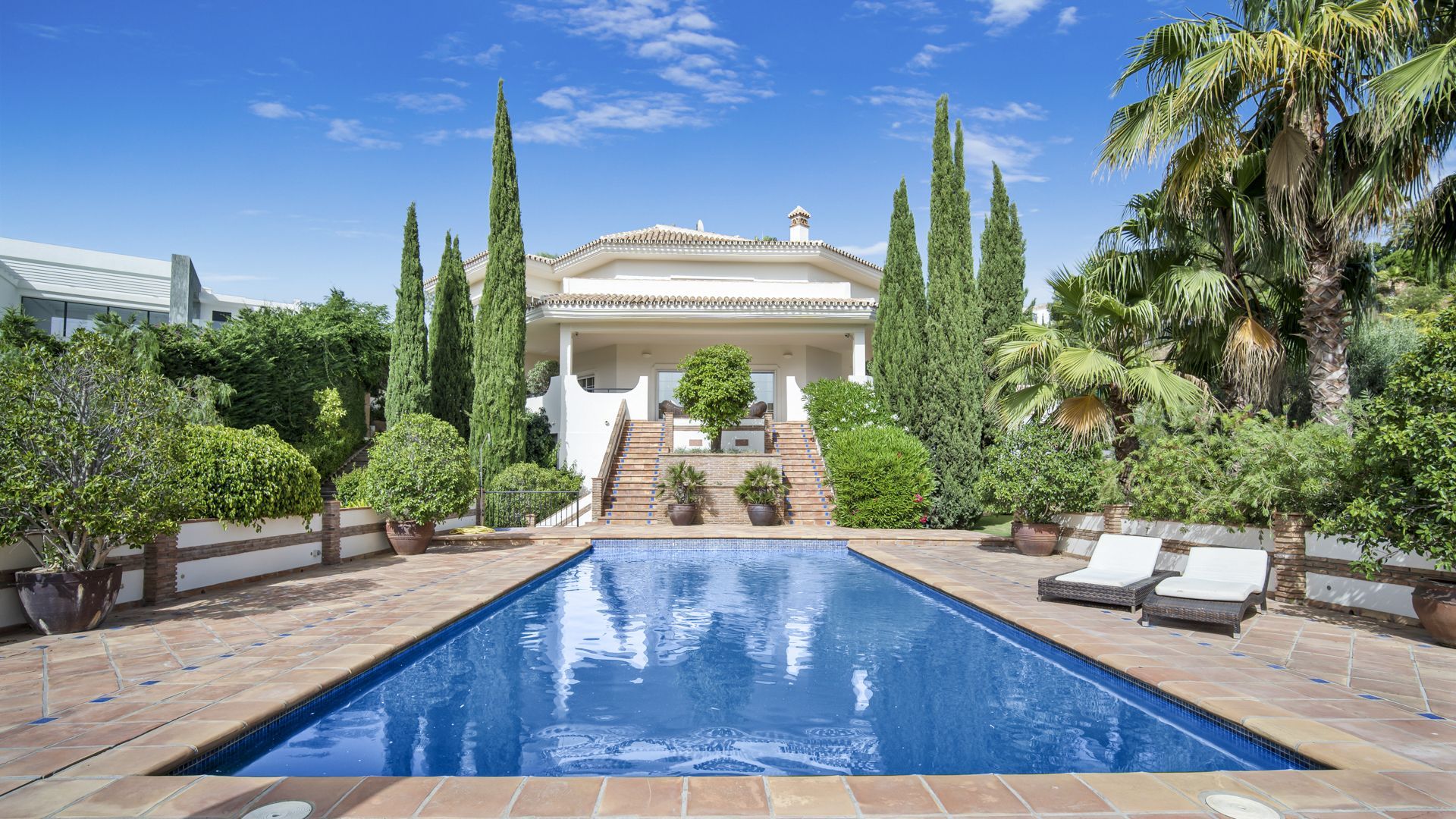 Casa de 6 Dormitorios en venta en Estepona