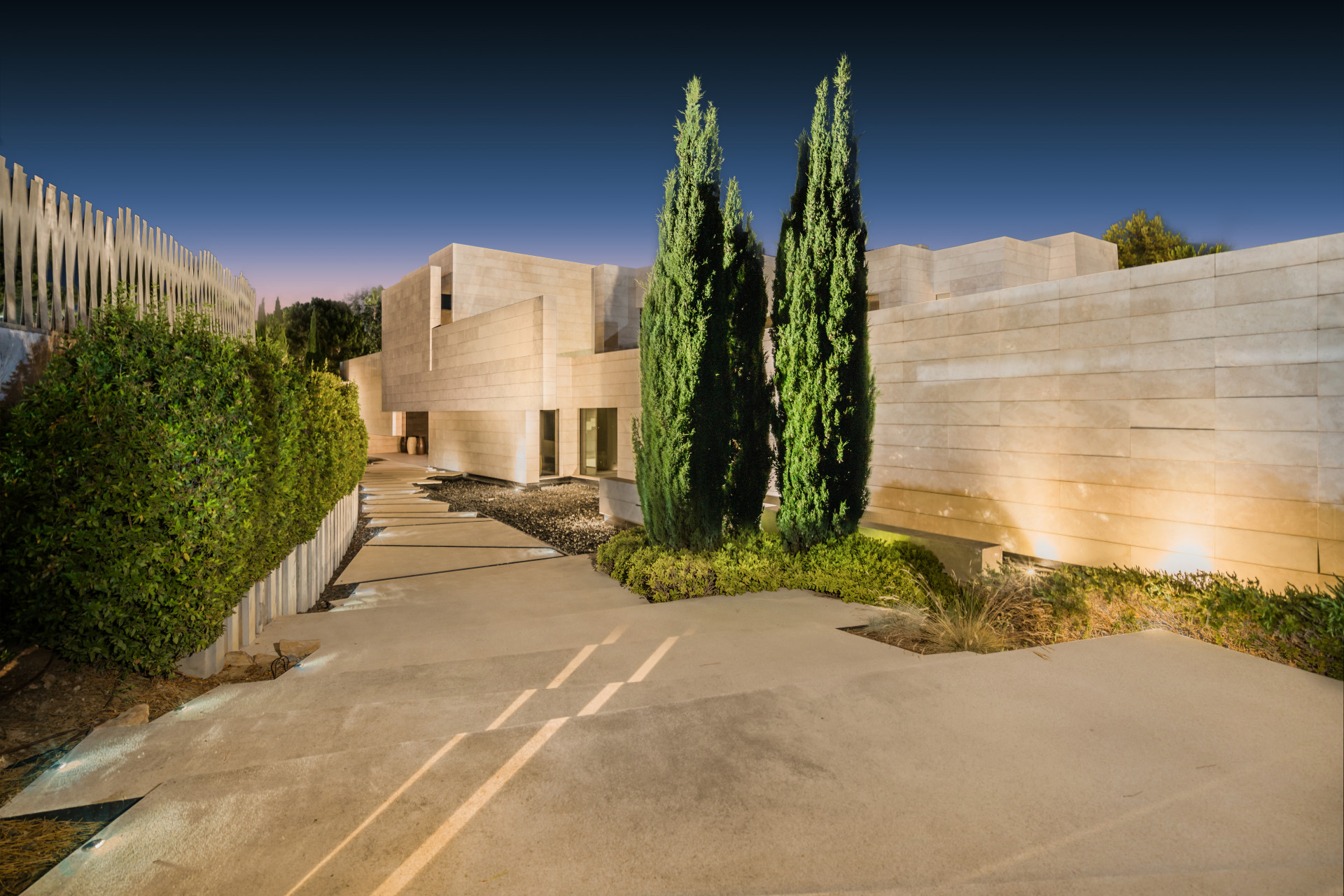 Casa de 8 Dormitorios en venta en Milla de Oro, Marbella