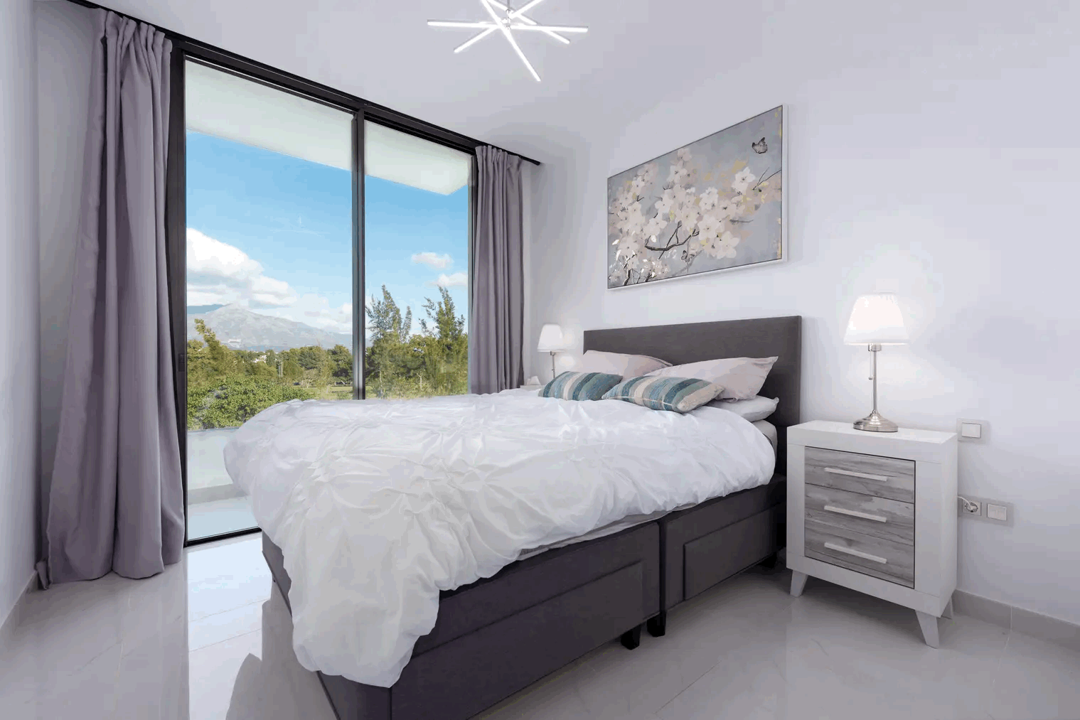 Ático de 3 Dormitorios y 2 Baños en venta en Estepona