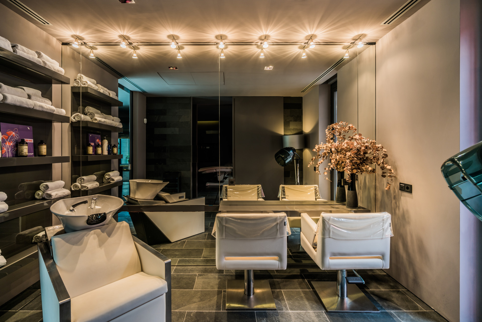 Casa de 8 Dormitorios en venta en Milla de Oro, Marbella