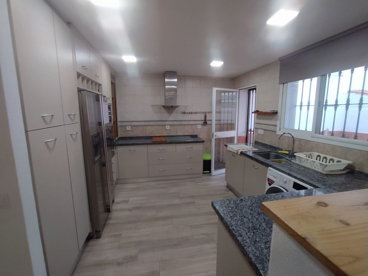 Casa Adosada de 3 Dormitorios y 1 Baño en venta en San Pedro de Alcántara