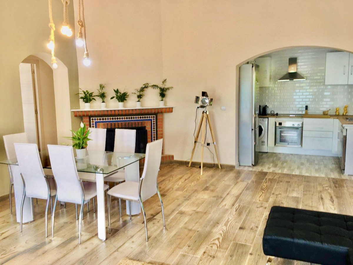 Finca de 2 Dormitorios y 2 Baños en venta en Estepona