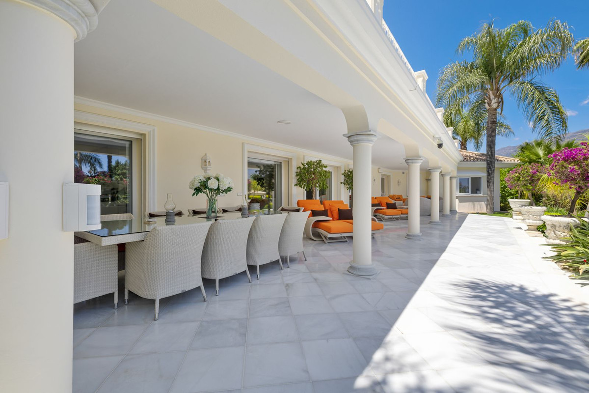 Casa de 6 Dormitorios en venta en Nueva Andalucía, Marbella