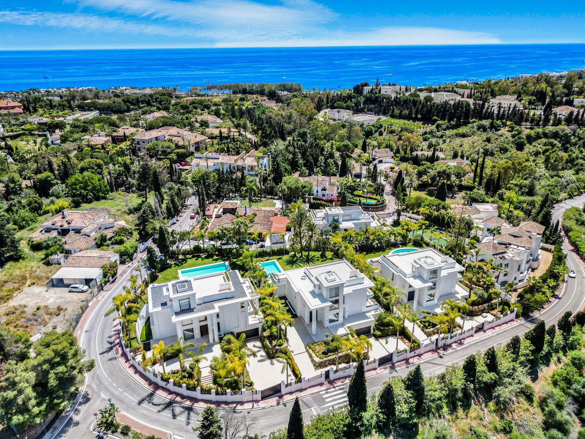 Casa de 5 Dormitorios y 5 Baños en venta en Milla de Oro, Marbella