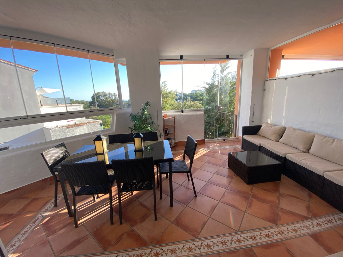 Casa Adosada de 5 Dormitorios en venta en Cabopino, Marbella
