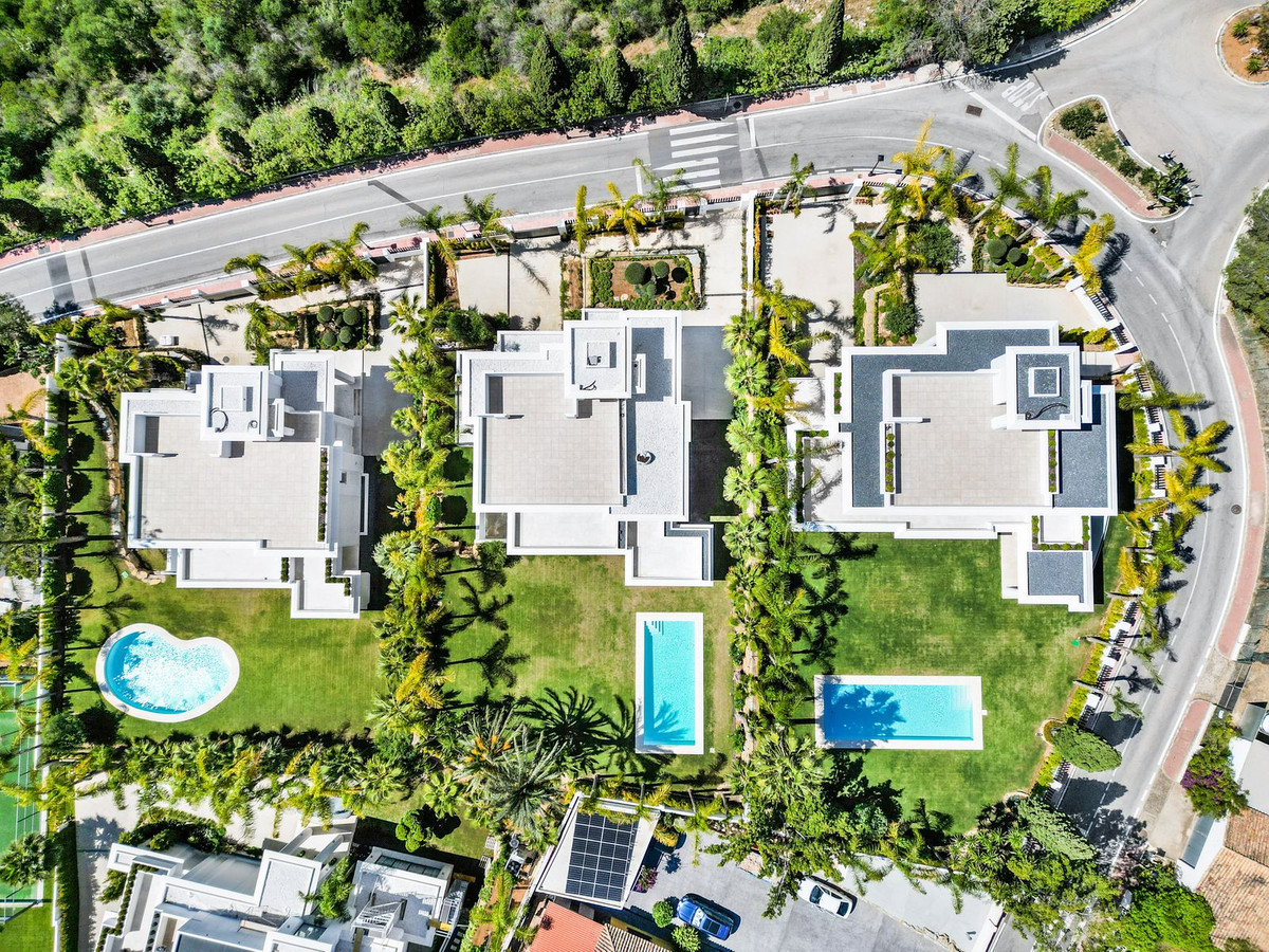 Casa de 5 Dormitorios y 5 Baños en venta en Milla de Oro, Marbella
