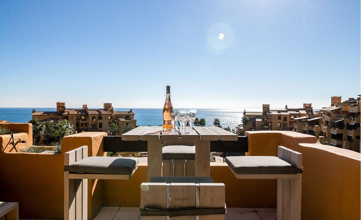 Ático de 4 Dormitorios y 4 Baños en venta en La Alqueria, Estepona