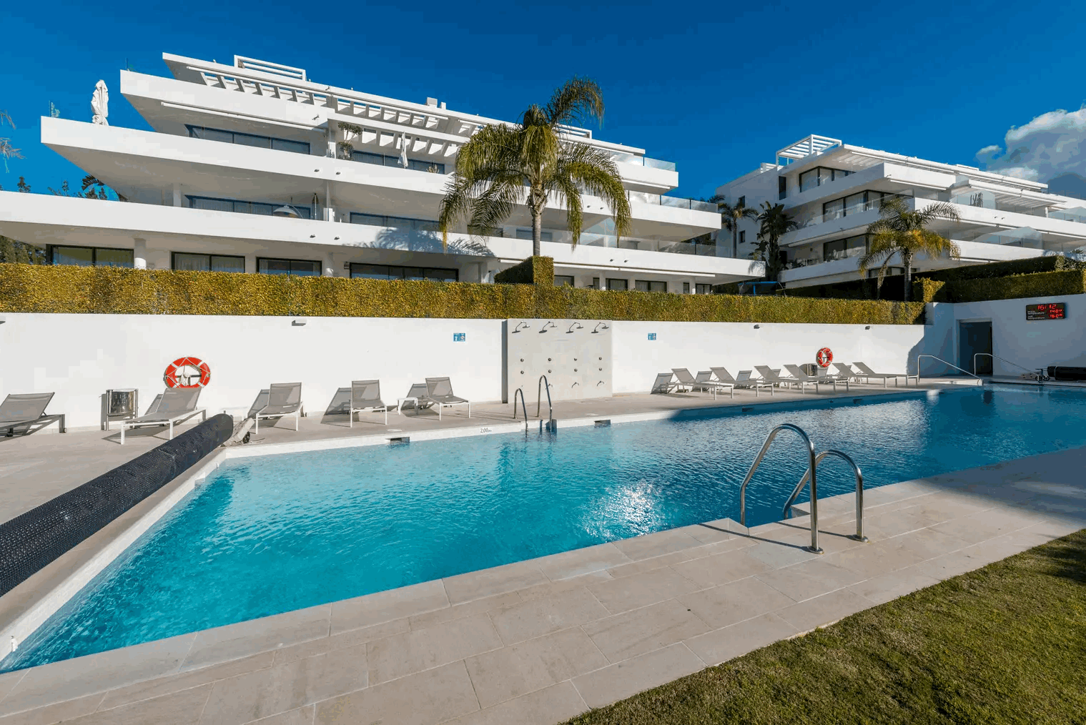 Ático de 3 Dormitorios y 2 Baños en venta en Estepona