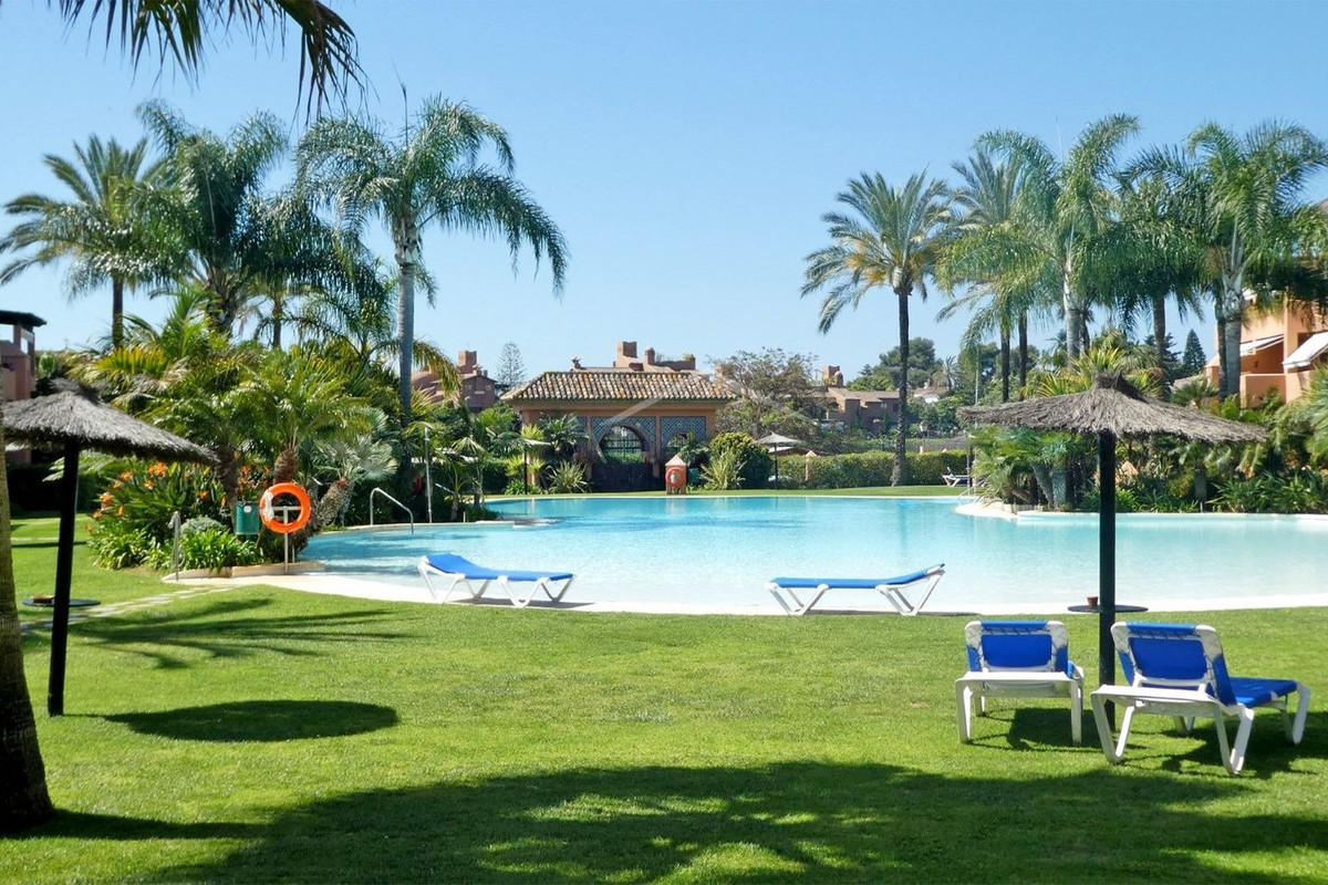 Ático de 2 Dormitorios y 2 Baños en venta en Guadalmina Baja, San Pedro de Alcántara