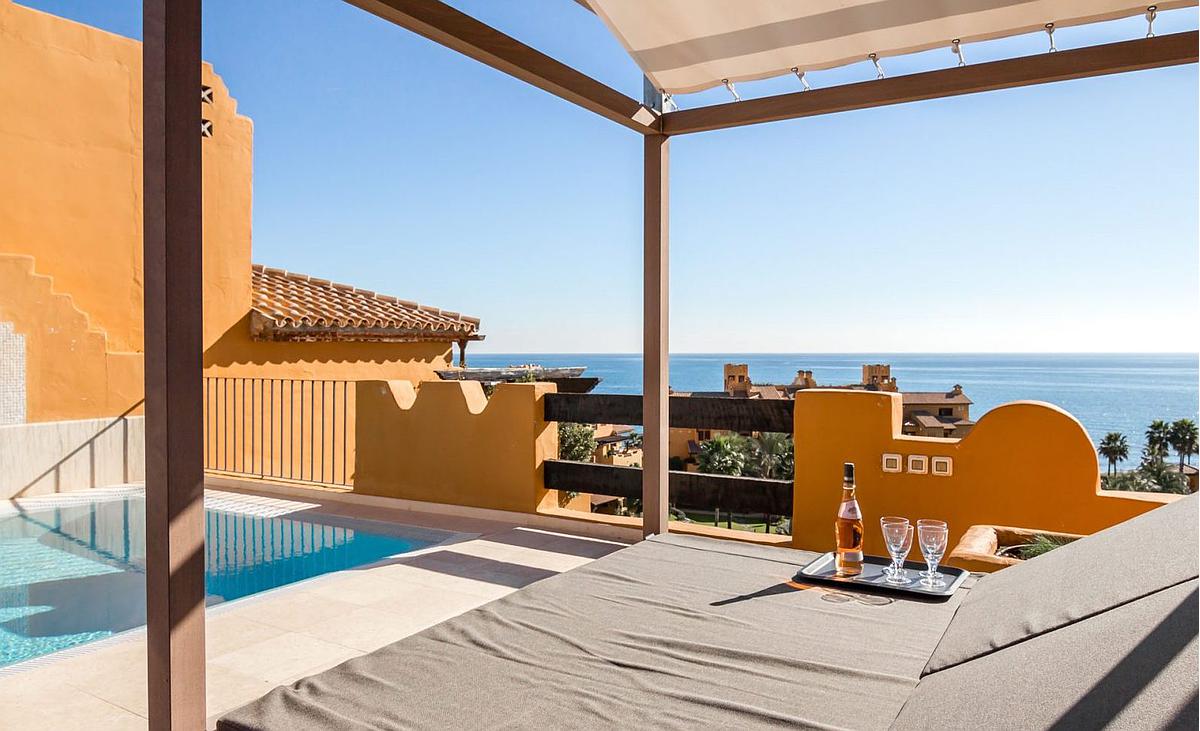 Ático de 4 Dormitorios y 4 Baños en venta en La Alqueria, Estepona