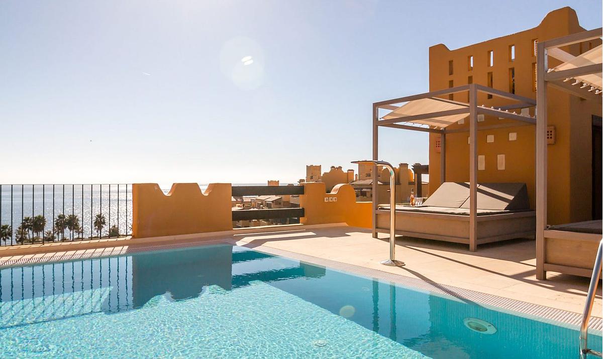 Ático de 4 Dormitorios y 4 Baños en venta en La Alqueria, Estepona