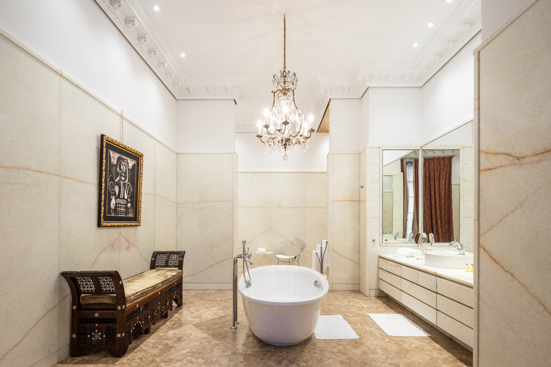 Casa de 5 Dormitorios en venta en Milla de Oro, Marbella