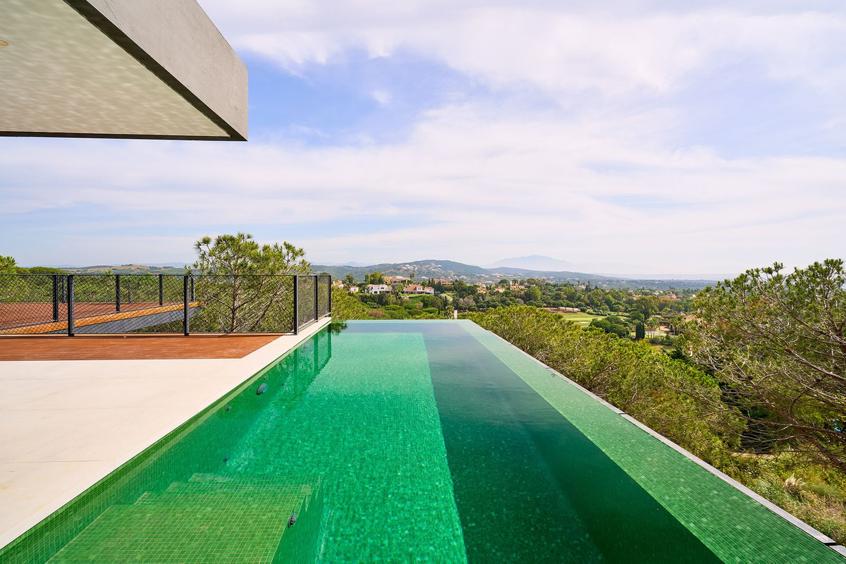 Casa de 5 Dormitorios y 6 Baños en venta en Sotogrande