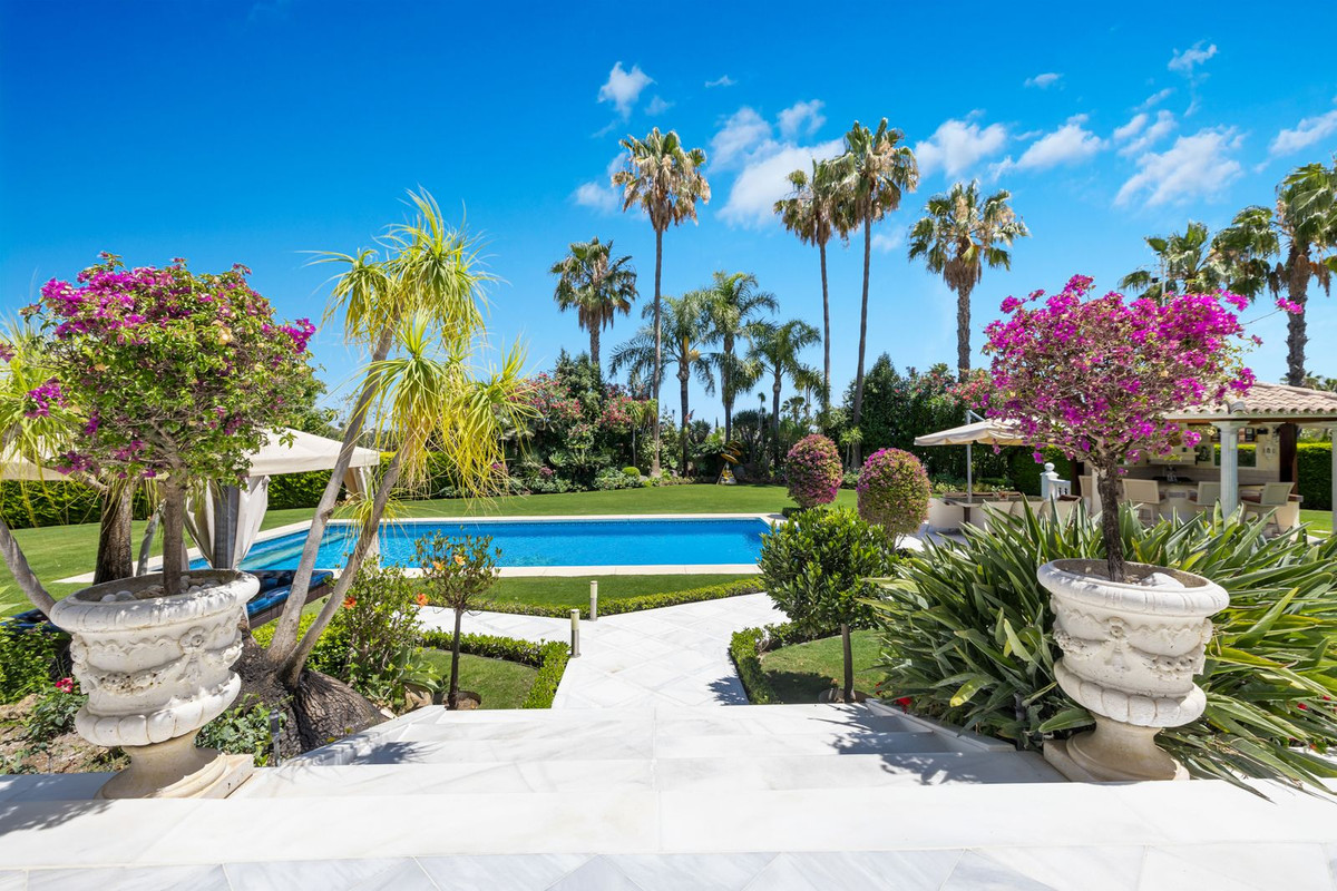 Casa de 6 Dormitorios en venta en Nueva Andalucía, Marbella