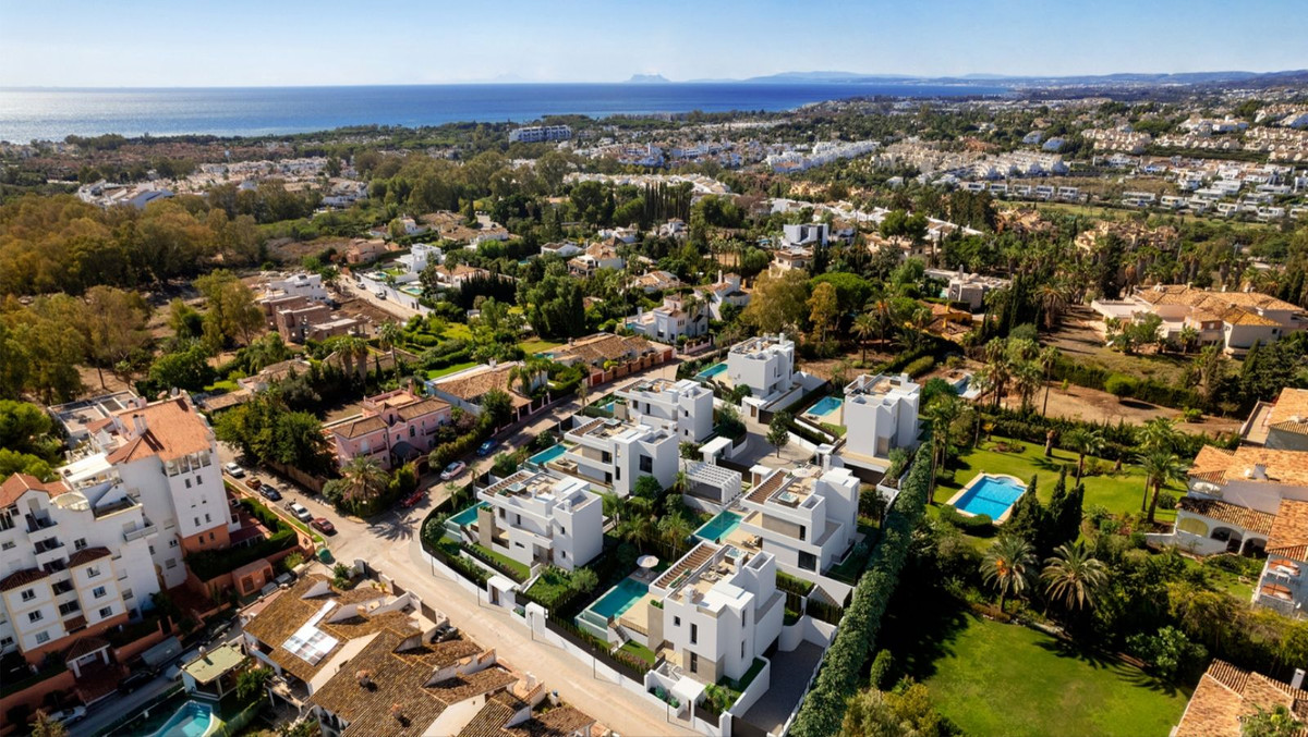 Casa de 3 Dormitorios y 5 Baños en venta en Atalaya, Estepona