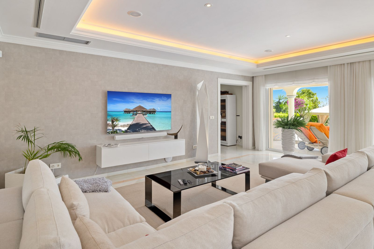 Casa de 6 Dormitorios en venta en Nueva Andalucía, Marbella