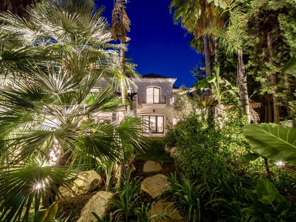 Casa de 7 Dormitorios en venta en Nueva Andalucía, Marbella