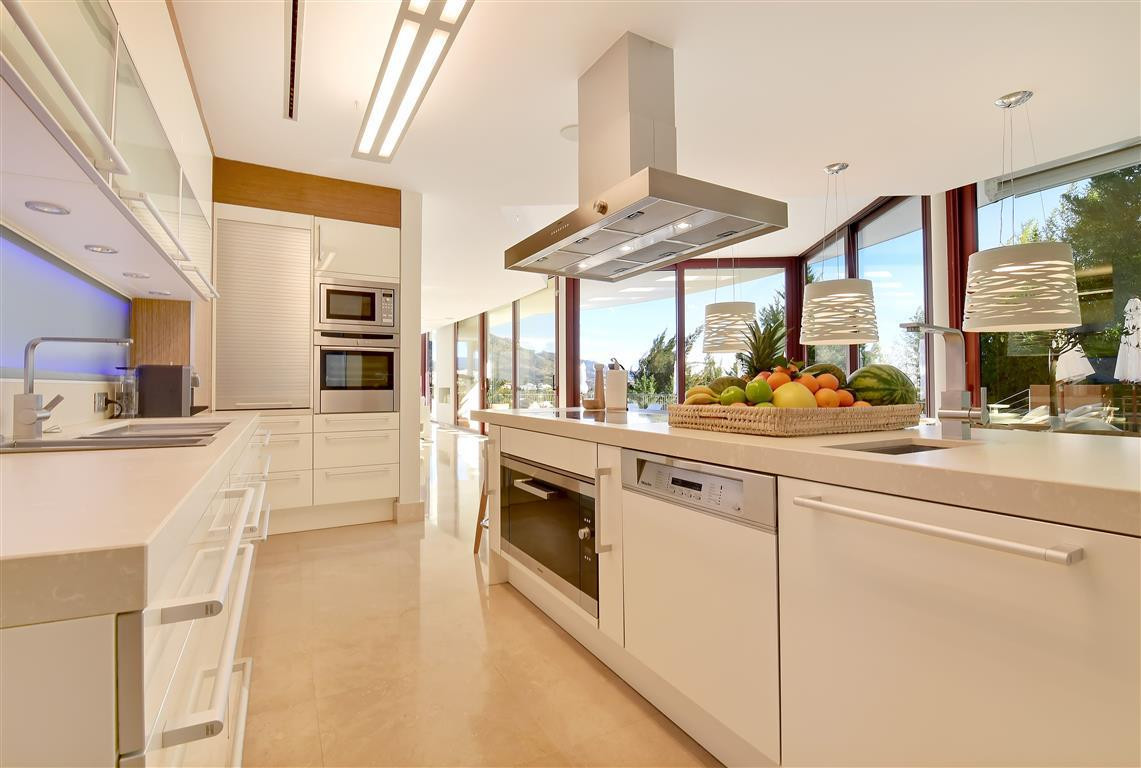 Casa de 7 Dormitorios en venta en Nueva Andalucía, Marbella
