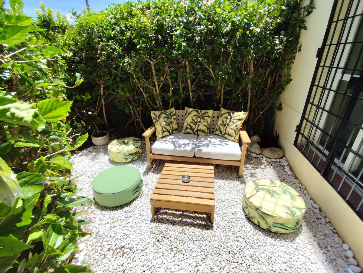 Piso de 1 Dormitorio y 1 Baño en venta en Nueva Andalucía, Marbella