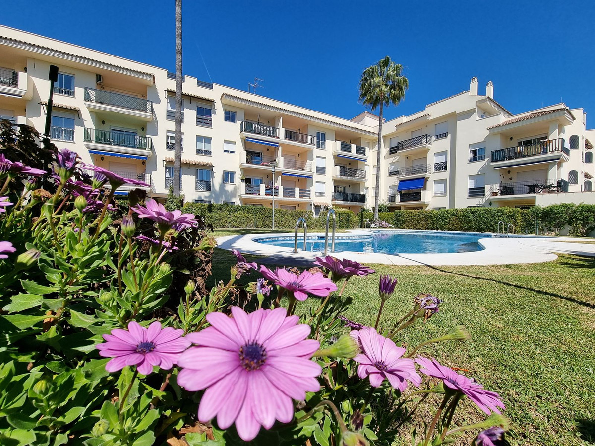 Piso de 1 Dormitorio y 1 Baño en venta en Nueva Andalucía, Marbella
