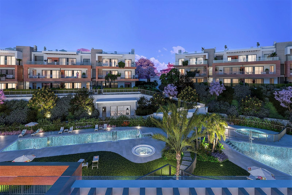 Piso de 3 Dormitorios y 2 Baños en venta en Atalaya, Estepona
