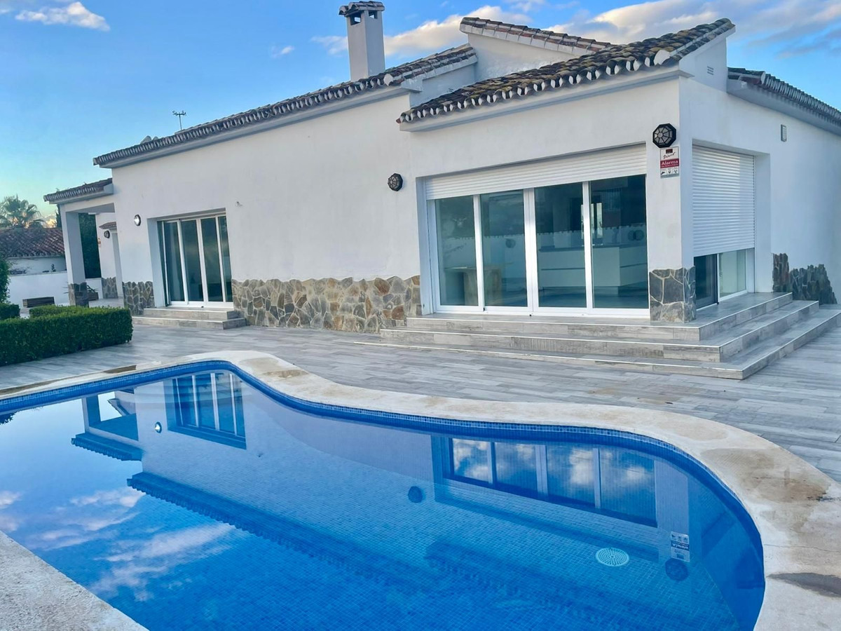 Casa de 4 Dormitorios y 3 Baños en venta en Alhaurín de la Torre
