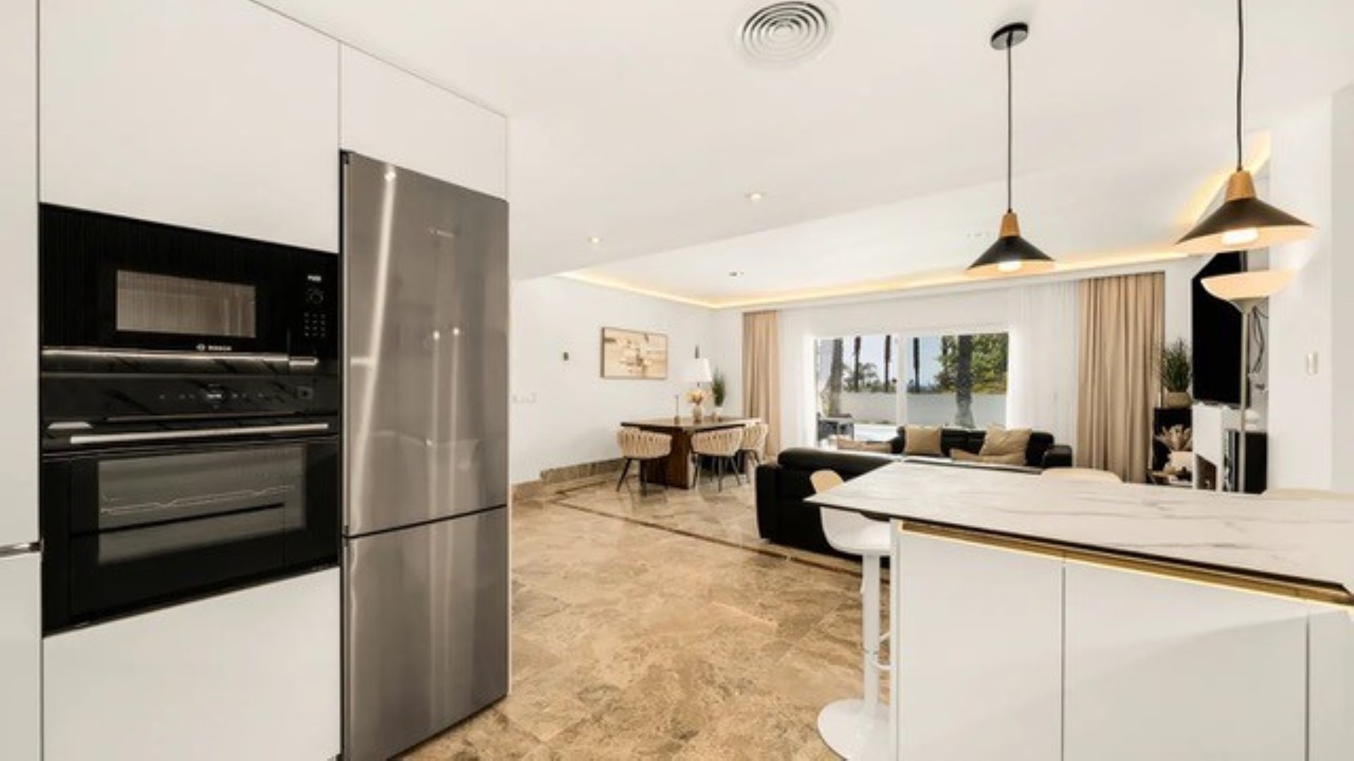 Casa de 4 Dormitorios y 4 Baños en venta en Los Monteros, Marbella