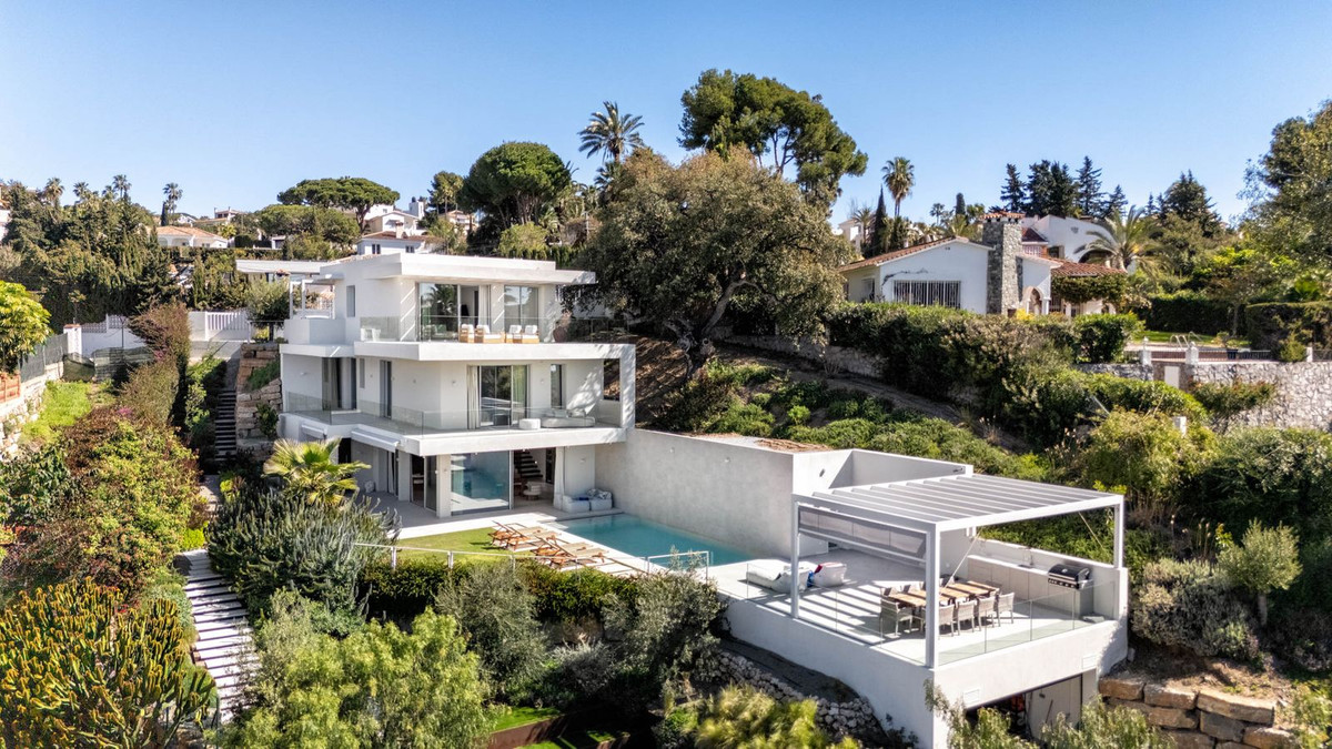Casa de 5 Dormitorios en venta en Elviria, Marbella