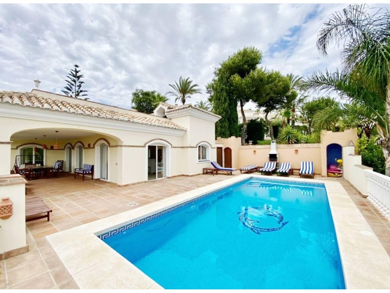 Casa de 4 Dormitorios en venta en Mijas Pueblo