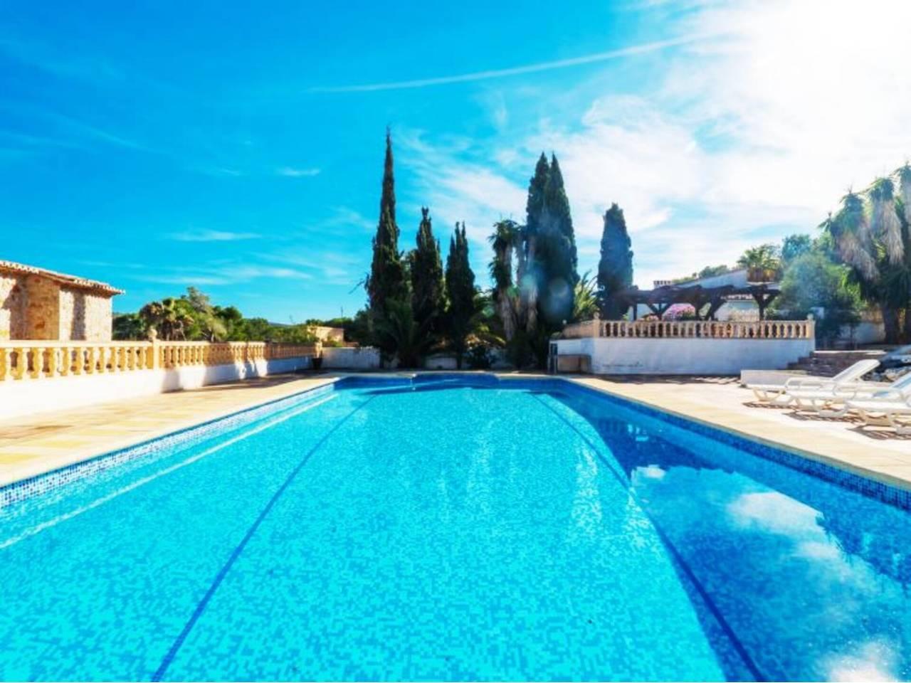 Casa Adosada de 3 Dormitorios y 2 Baños en venta en Moraira