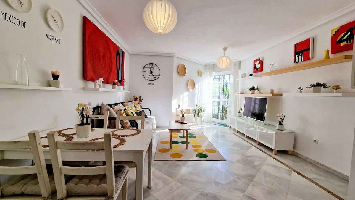 Piso de 1 Dormitorio y 1 Baño en venta en Nueva Andalucía, Marbella