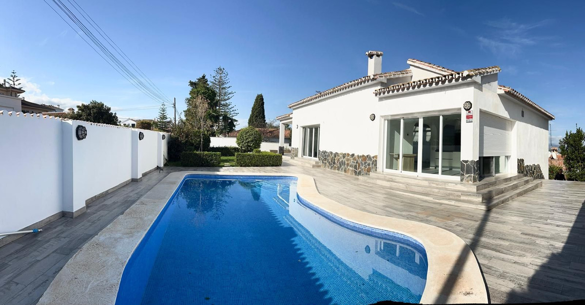 Casa de 4 Dormitorios y 3 Baños en venta en Alhaurín de la Torre
