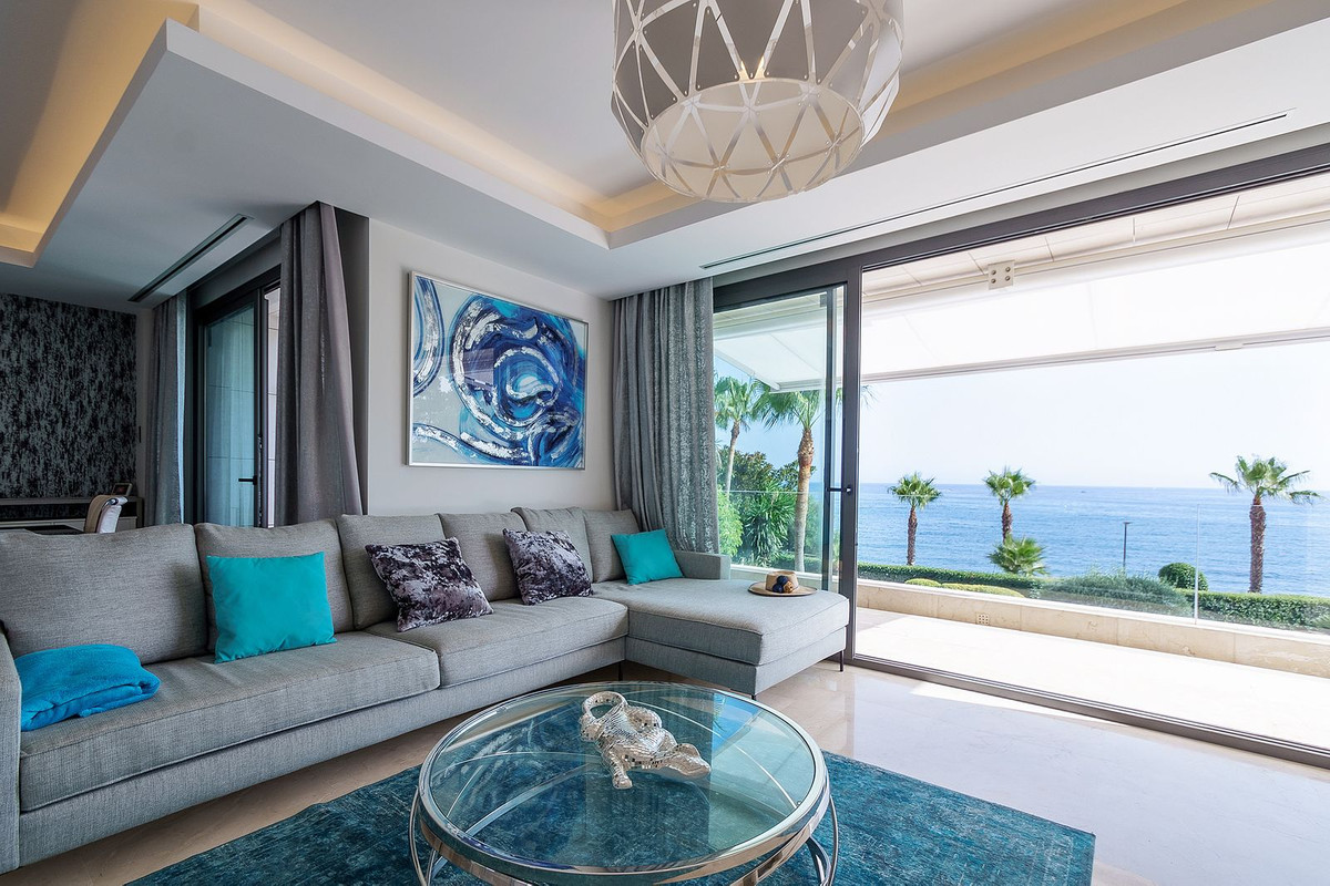 Piso de 4 Dormitorios y 4 Baños en venta en Estepona