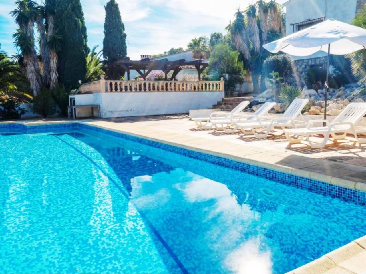 Casa Adosada de 3 Dormitorios y 2 Baños en venta en Moraira
