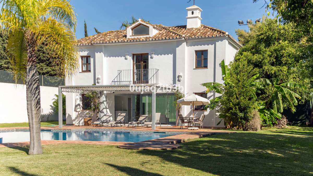Casa de 6 Dormitorios en venta en Guadalmina Baja, San Pedro de Alcántara
