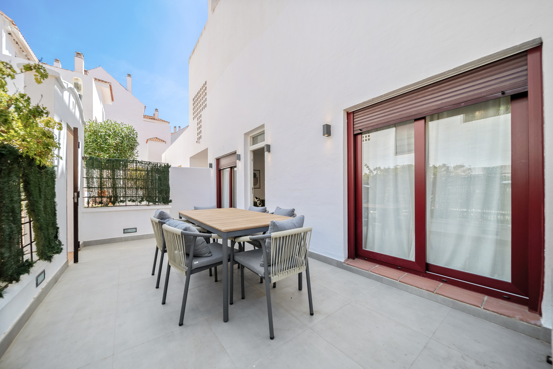 Piso de 4 Dormitorios y 2 Baños en venta en Nueva Andalucía, Marbella