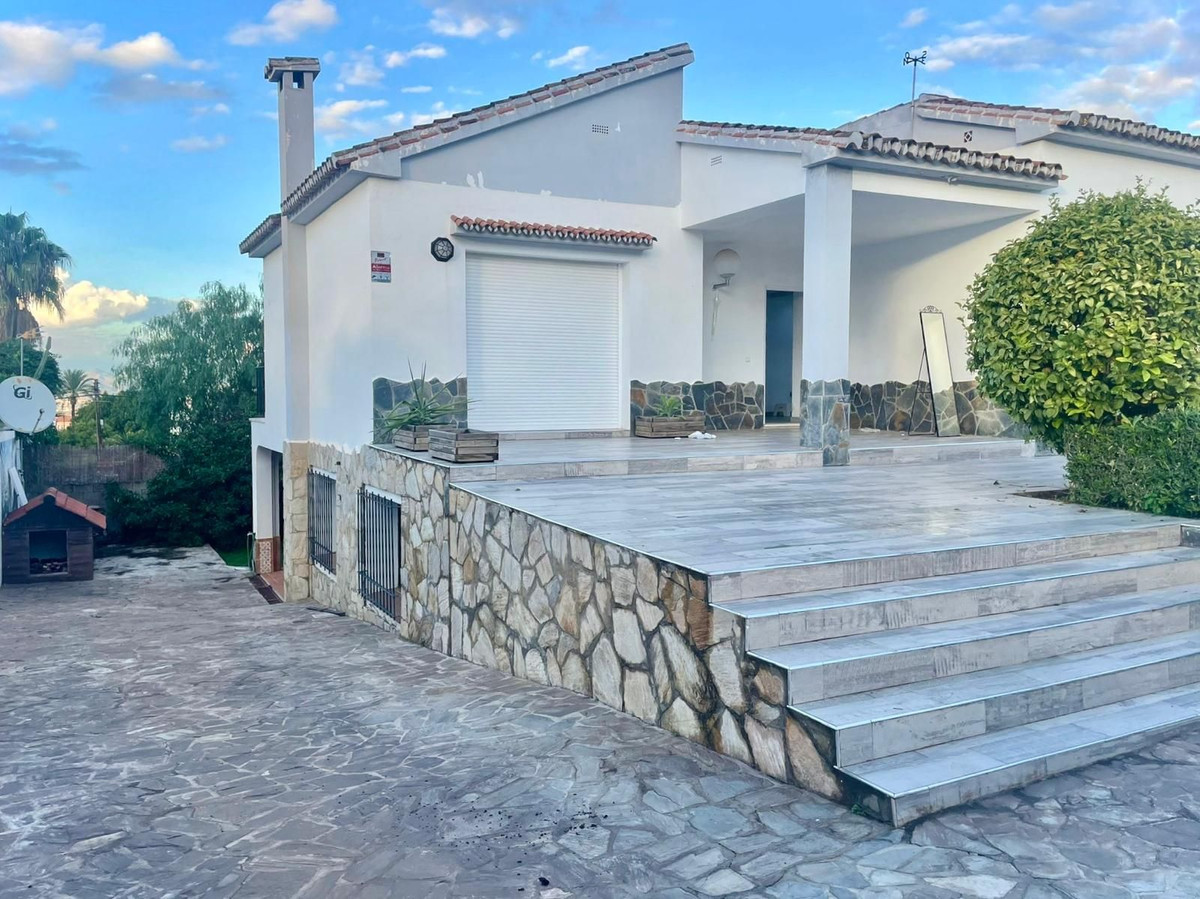 Casa de 4 Dormitorios y 3 Baños en venta en Alhaurín de la Torre