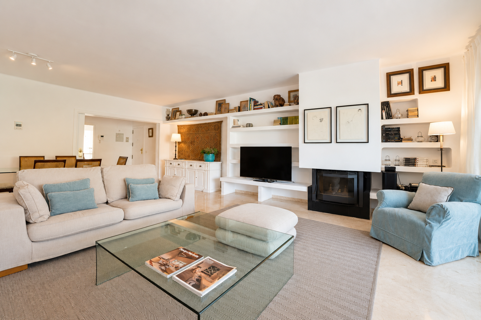 Piso de 3 Dormitorios y 2 Baños en alquiler en Milla de Oro, Marbella