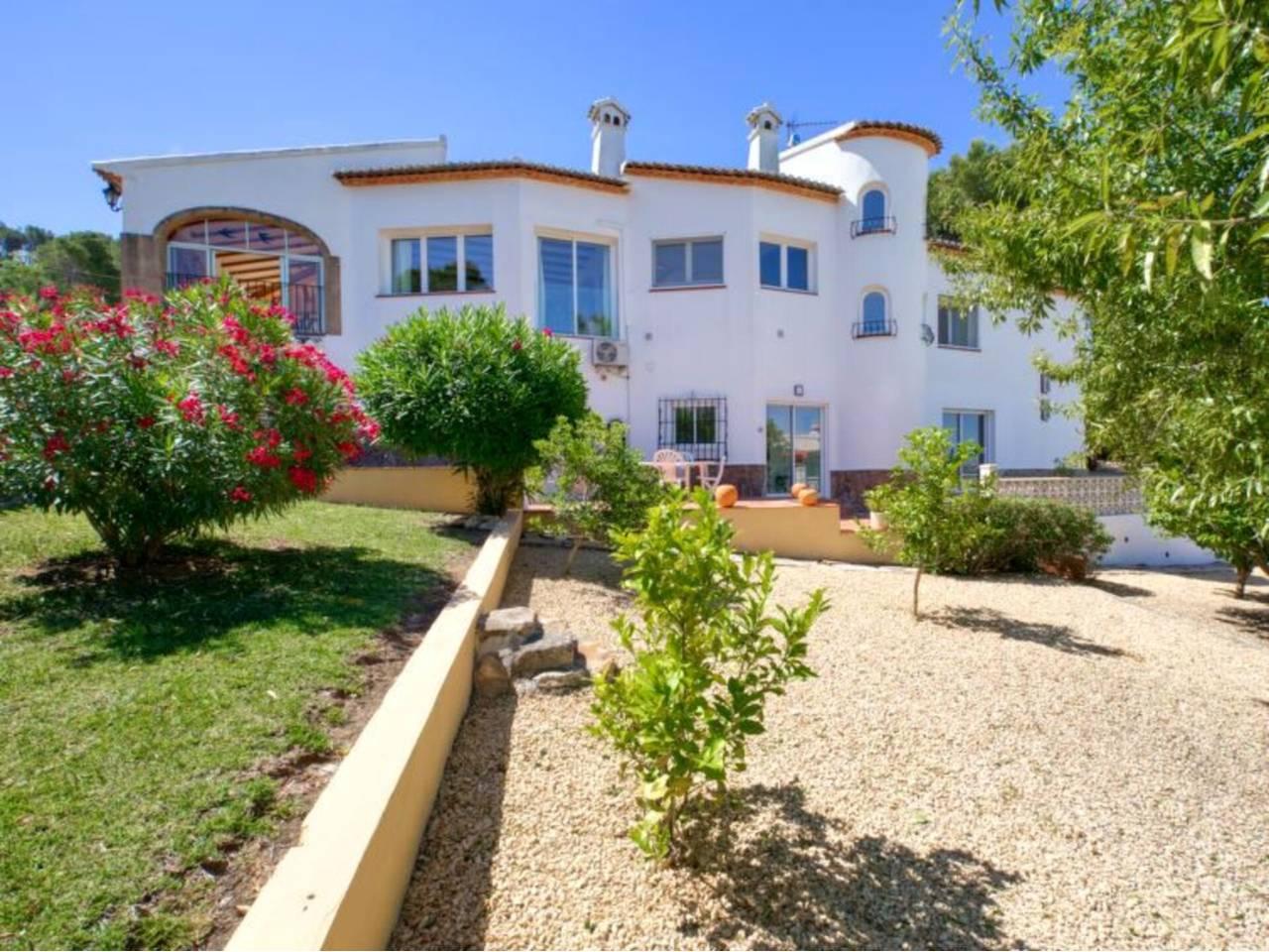 Casa Adosada de 5 Dormitorios y 3 Baños en venta en Xàbia