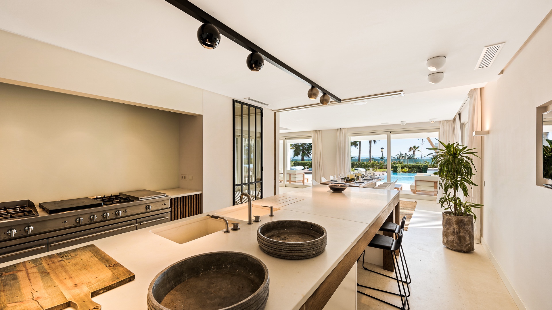 Casa de 6 Dormitorios y 8 Baños en venta en Milla de Oro, Marbella