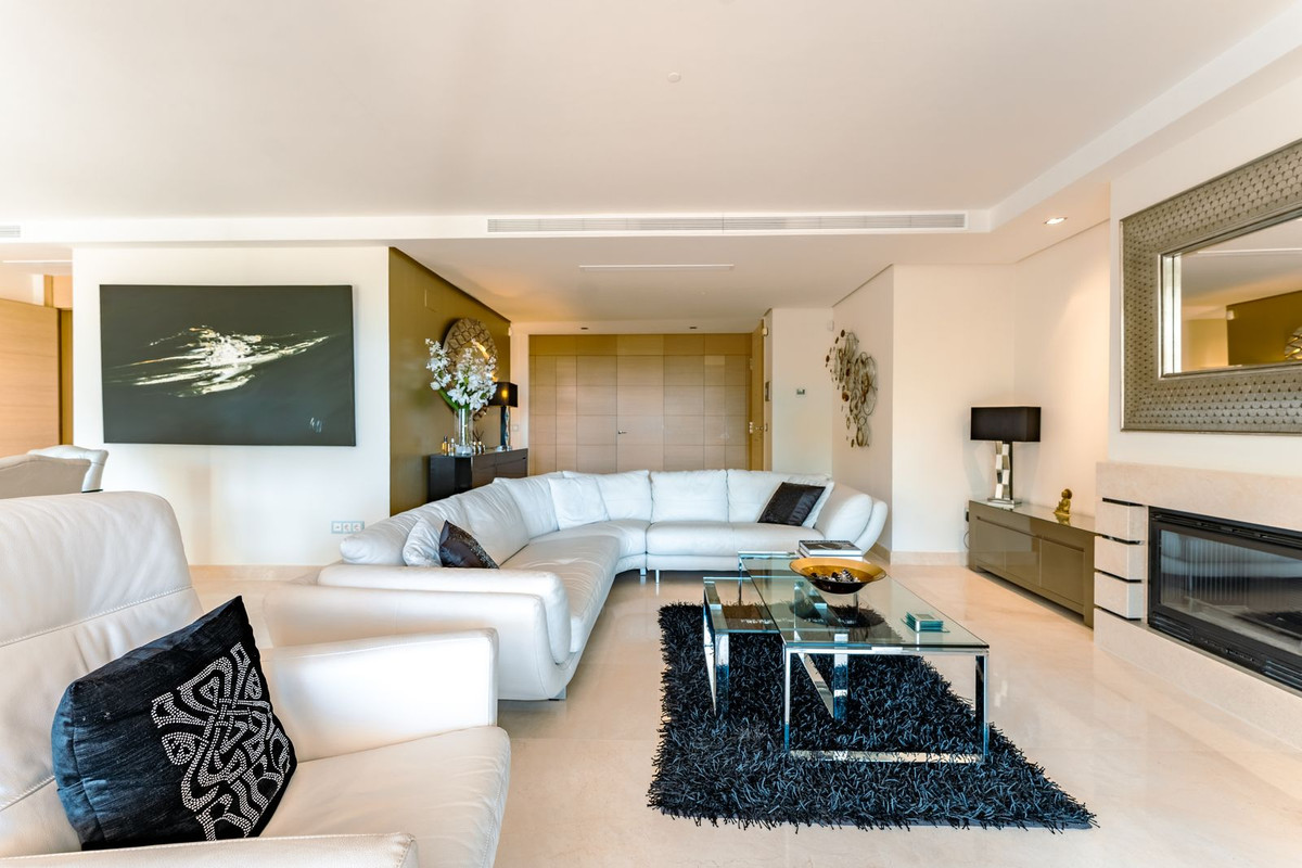 Piso de 2 Dormitorios y 2 Baños en venta en La Quinta, Benahavís