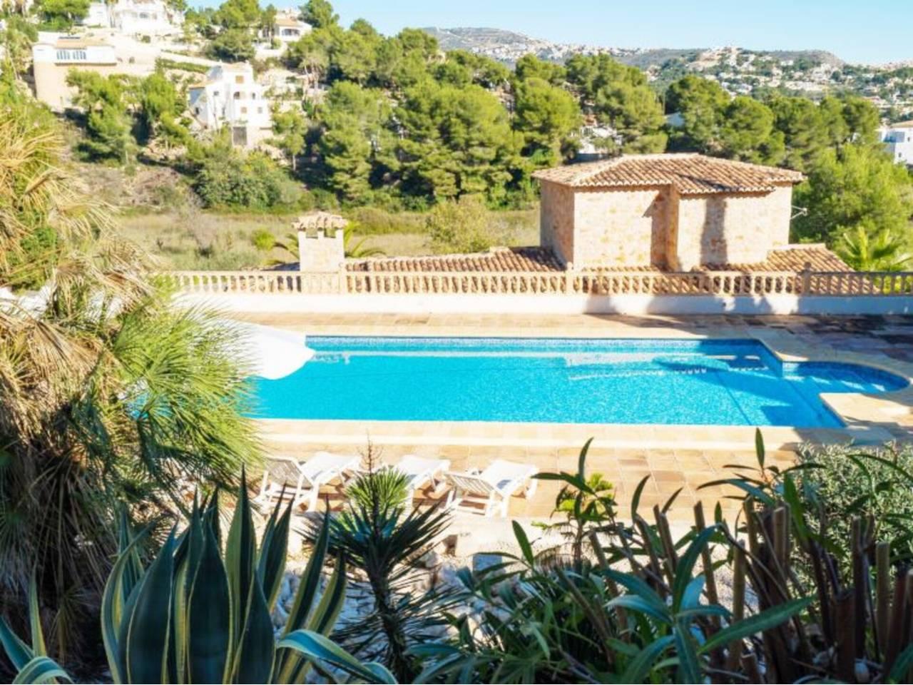 Casa Adosada de 3 Dormitorios y 2 Baños en venta en Moraira