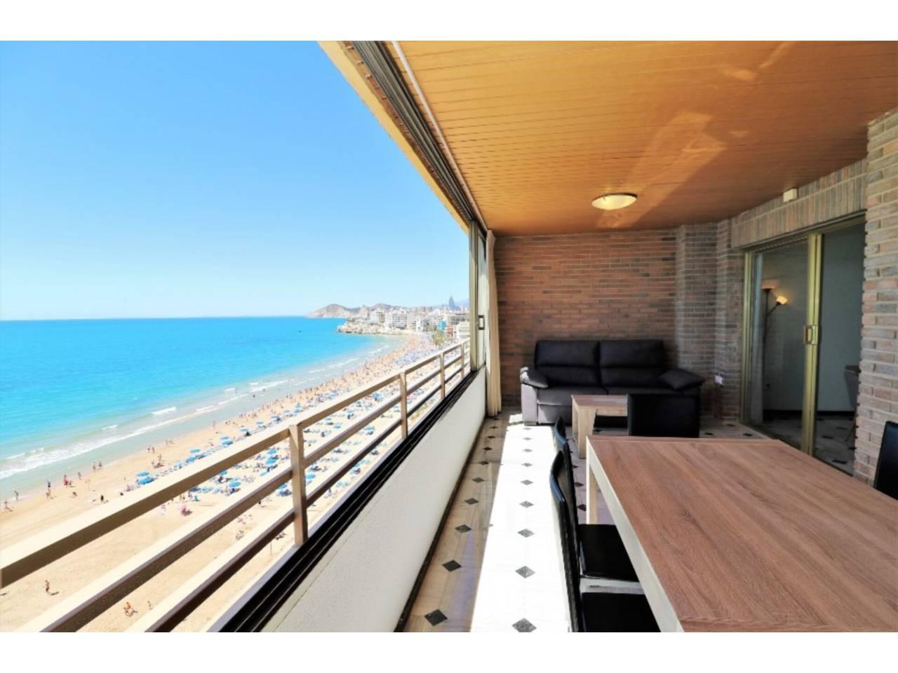 Piso de 4 Dormitorios en venta en Benidorm Centro Urbano