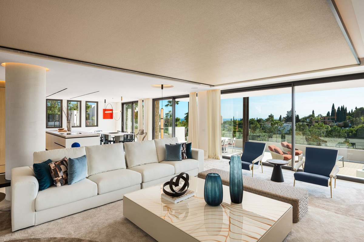 Casa de 5 Dormitorios en venta en Milla de Oro, Marbella
