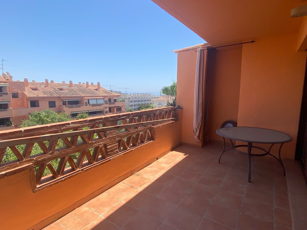 Piso de 2 Dormitorios en venta en Milla de Oro, Marbella